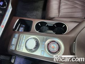 Genesis GV70 2.5T Бензин 2WD 2024 года из Южной Кореи