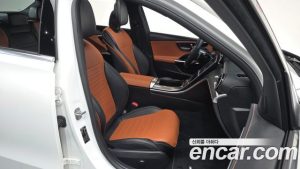 Mercedes-Benz C-Class C300 4MATIC AMG Line 2024 года из Южной Кореи