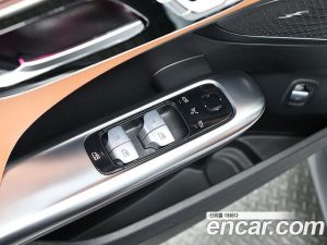 Mercedes-Benz C-Class C300 4MATIC AMG Line 2023 года из Южной Кореи