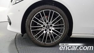 Mercedes-Benz C-Class C300 4MATIC Avantgarde 2024 года из Южной Кореи