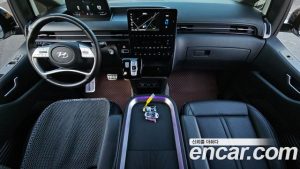 Hyundai Staria L3.5 Lounge 7-Seater 2024 года из Южной Кореи