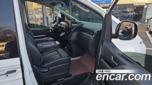 Hyundai Staria L3.5 Lounge 7-Seater 2024 года из Южной Кореи