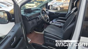 Hyundai Staria L3.5 Lounge 7-Seater 2024 года из Южной Кореи
