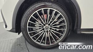 Mercedes-Benz GLC-Class GLC300 4MATIC AMG Line 2023 года из Южной Кореи