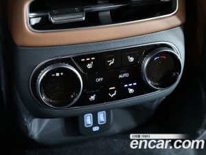 Genesis GV70 2.5T Бензин AWD 2024 года из Южной Кореи