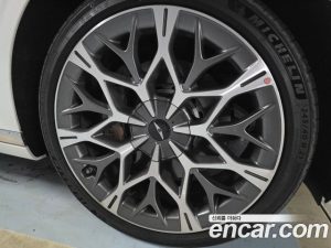 Genesis G90 Бензин 3.5 Turbo e-S/C AWD 2025 года из Южной Кореи