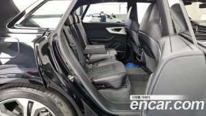Audi Q8 55 TFSI 4WD Premium 2023 года из Южной Кореи