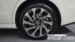 Mercedes-Benz E-Class E300 4MATIC Exclusive 2025 года из Южной Кореи