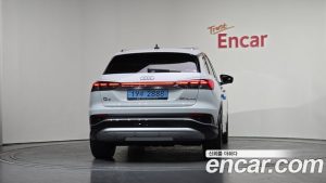 Audi Q4 e-tron 40 Premium 2023 года из Южной Кореи