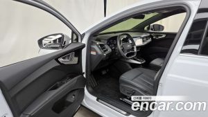 Audi Q4 e-tron 40 Premium 2023 года из Южной Кореи