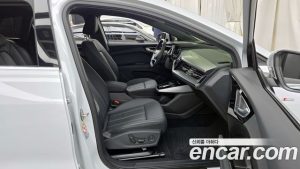 Audi Q4 e-tron 40 Premium 2023 года из Южной Кореи
