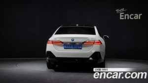 BMW i5 xDrive 40 M Sport 2024 года из Южной Кореи