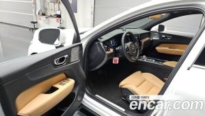 Volvo XC60 B5 Ultra Bright 2025 года из Южной Кореи