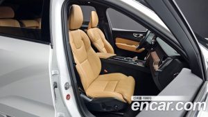 Volvo XC60 B5 Ultra Bright 2025 года из Южной Кореи