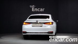 Lexus ES F-Sport Design Charger 2024 года из Южной Кореи