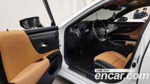 Lexus ES F-Sport Design Charger 2024 года из Южной Кореи