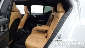 Volvo XC40 B4 Inscription 2022 года из Южной Кореи