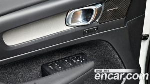 Volvo XC40 B4 Inscription 2022 года из Южной Кореи