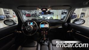 Mini Cooper 5Door CLASSIC 2024 года из Южной Кореи