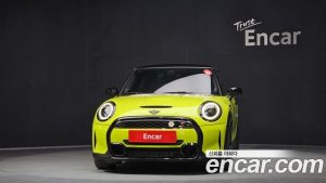 Mini Cooper DEFAULT 2023 года из Южной Кореи