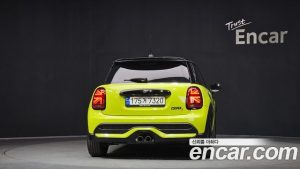 Mini Cooper DEFAULT 2023 года из Южной Кореи