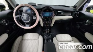 Mini Cooper DEFAULT 2023 года из Южной Кореи