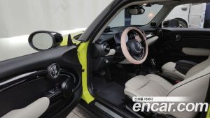 Mini Cooper DEFAULT 2023 года из Южной Кореи