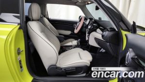 Mini Cooper DEFAULT 2023 года из Южной Кореи