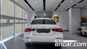 Mercedes-Benz E-Class E350 4MATIC Exclusive 2023 года из Южной Кореи