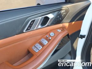 BMW X7 xDrive 40i M Sport 6 2024 года из Южной Кореи