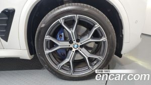 BMW X5 xDrive 40i M Sport 2025 года из Южной Кореи