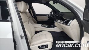 BMW X5 xDrive 40i M Sport 2025 года из Южной Кореи