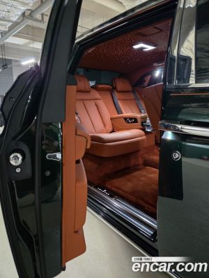 Rolls-Royce Phantom 6.7 EWB V12 2023 года из Южной Кореи