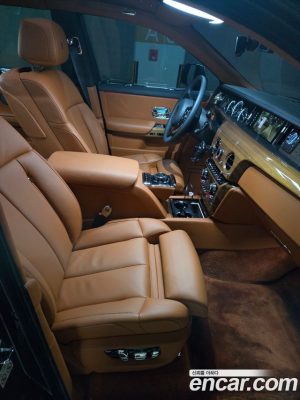 Rolls-Royce Phantom 6.7 EWB V12 2023 года из Южной Кореи