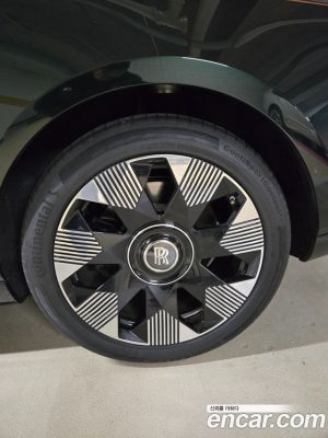 Rolls-Royce Phantom 6.7 EWB V12 2023 года из Южной Кореи