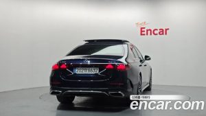 Mercedes-Benz E-Class E300 4MATIC AMG Line 2024 года из Южной Кореи