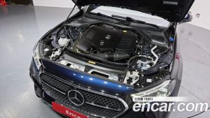 Mercedes-Benz E-Class E300 4MATIC AMG Line 2024 года из Южной Кореи