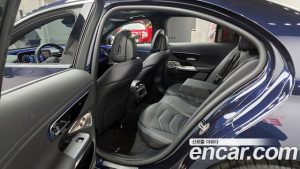 Mercedes-Benz E-Class E300 4MATIC AMG Line 2024 года из Южной Кореи