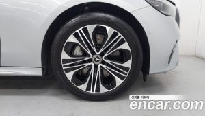 Mercedes-Benz E-Class E350e 4MATIC 2025 года из Южной Кореи