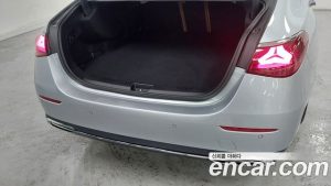 Mercedes-Benz E-Class E350e 4MATIC 2025 года из Южной Кореи