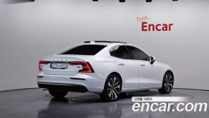 Volvo S60 B5 Ultra Bright 2025 года из Южной Кореи