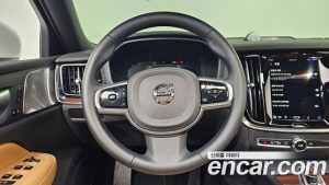 Volvo S60 B5 Ultra Bright 2025 года из Южной Кореи