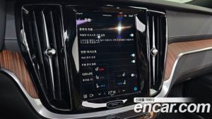 Volvo S60 B5 Ultra Bright 2025 года из Южной Кореи