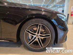 Mercedes-Benz E-Class E300 4MATIC AMG Line 2026 года из Южной Кореи