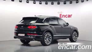 Bentley Bentayga 4.0 V8 Azure 2023 года из Южной Кореи