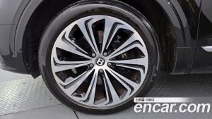 Bentley Bentayga 4.0 V8 Azure 2023 года из Южной Кореи