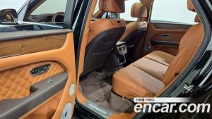 Bentley Bentayga 4.0 V8 Azure 2023 года из Южной Кореи