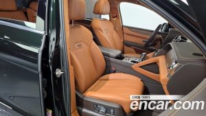 Bentley Bentayga 4.0 V8 Azure 2023 года из Южной Кореи