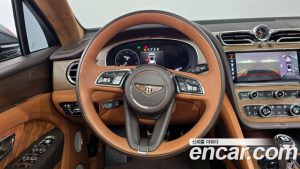 Bentley Bentayga 4.0 V8 Azure 2023 года из Южной Кореи