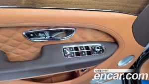 Bentley Bentayga 4.0 V8 Azure 2023 года из Южной Кореи